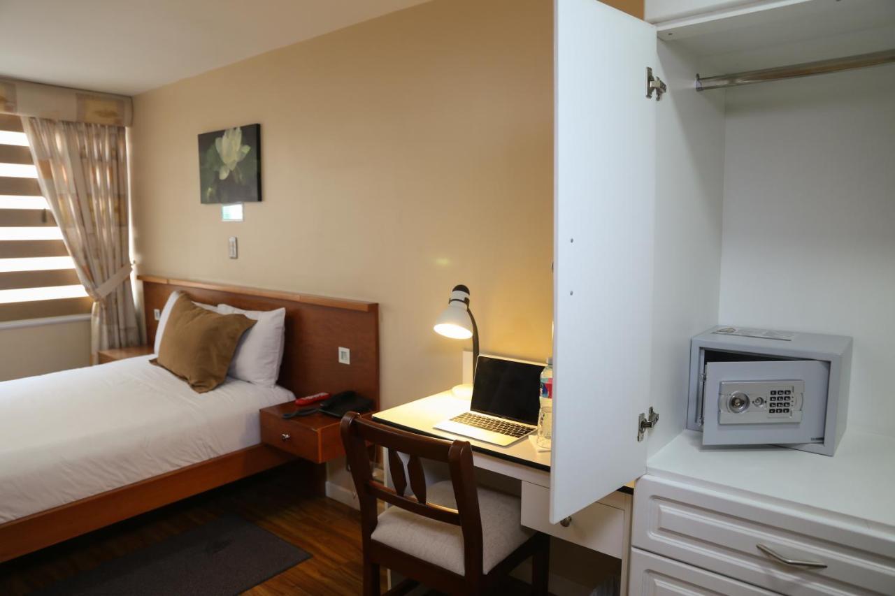 Hotel Carolina Montecarlo キト エクステリア 写真