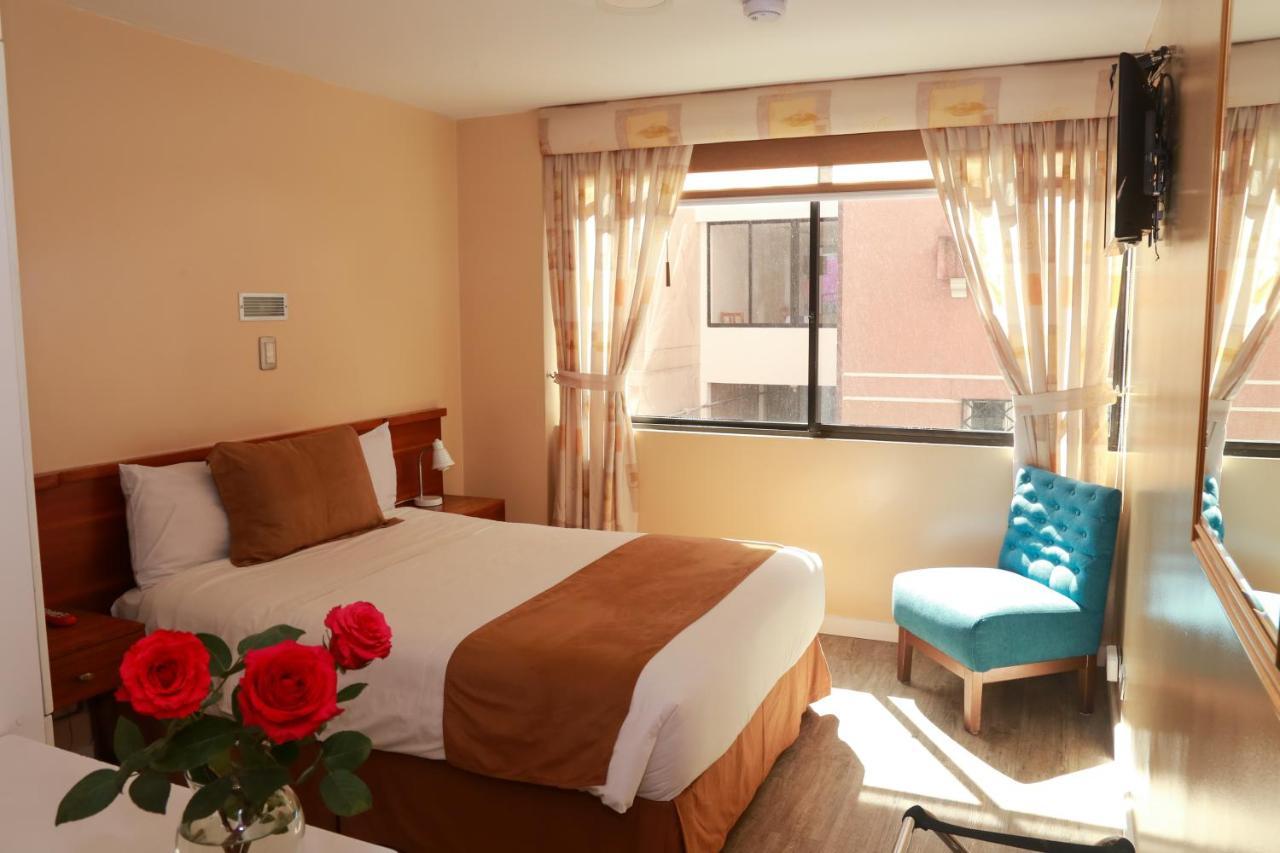 Hotel Carolina Montecarlo キト エクステリア 写真