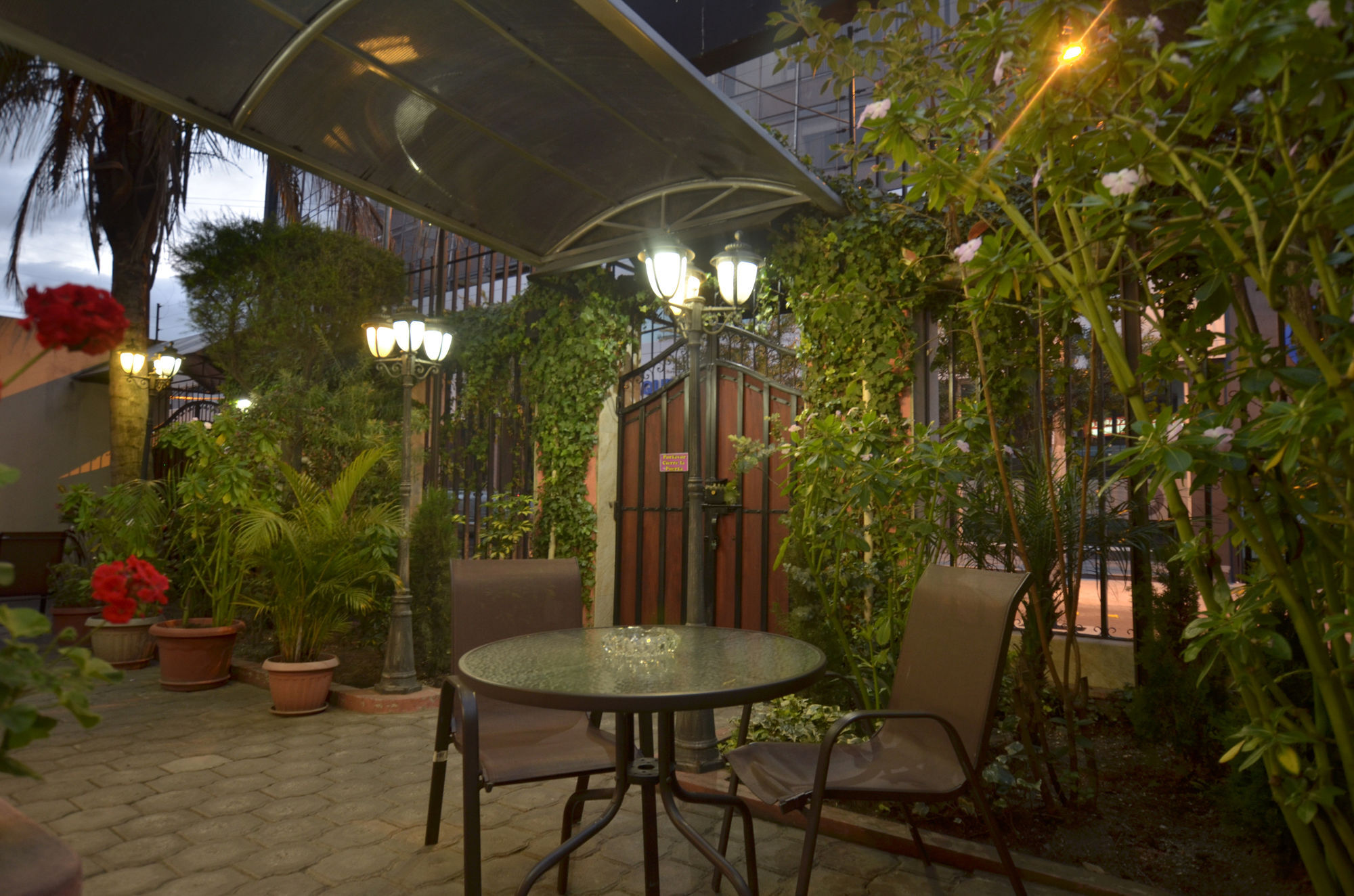 Hotel Carolina Montecarlo キト エクステリア 写真