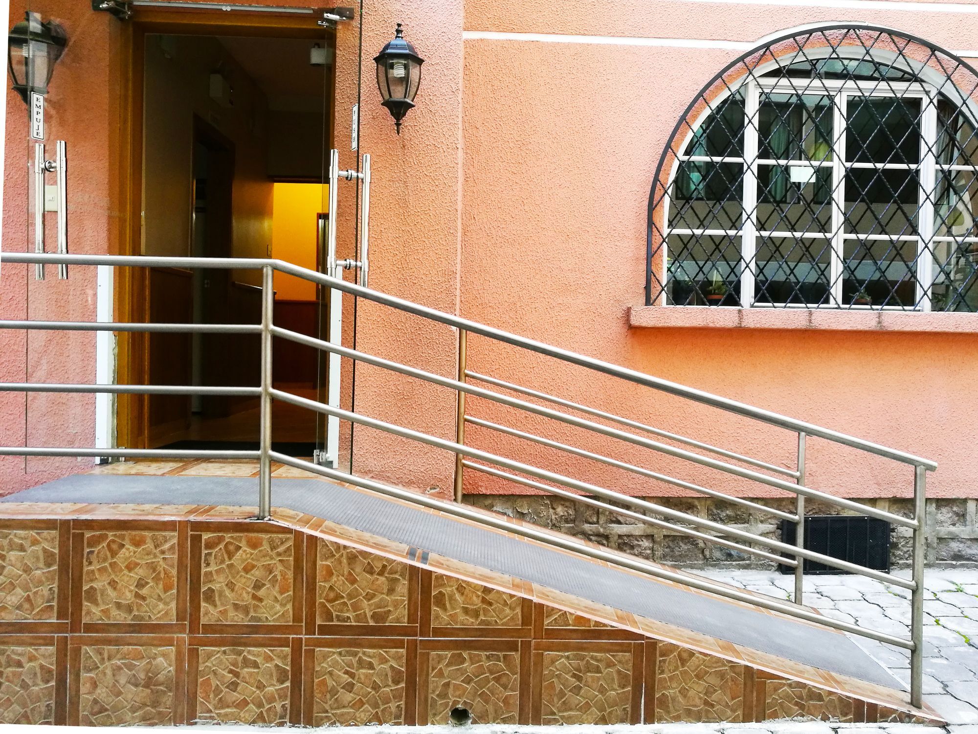 Hotel Carolina Montecarlo キト エクステリア 写真