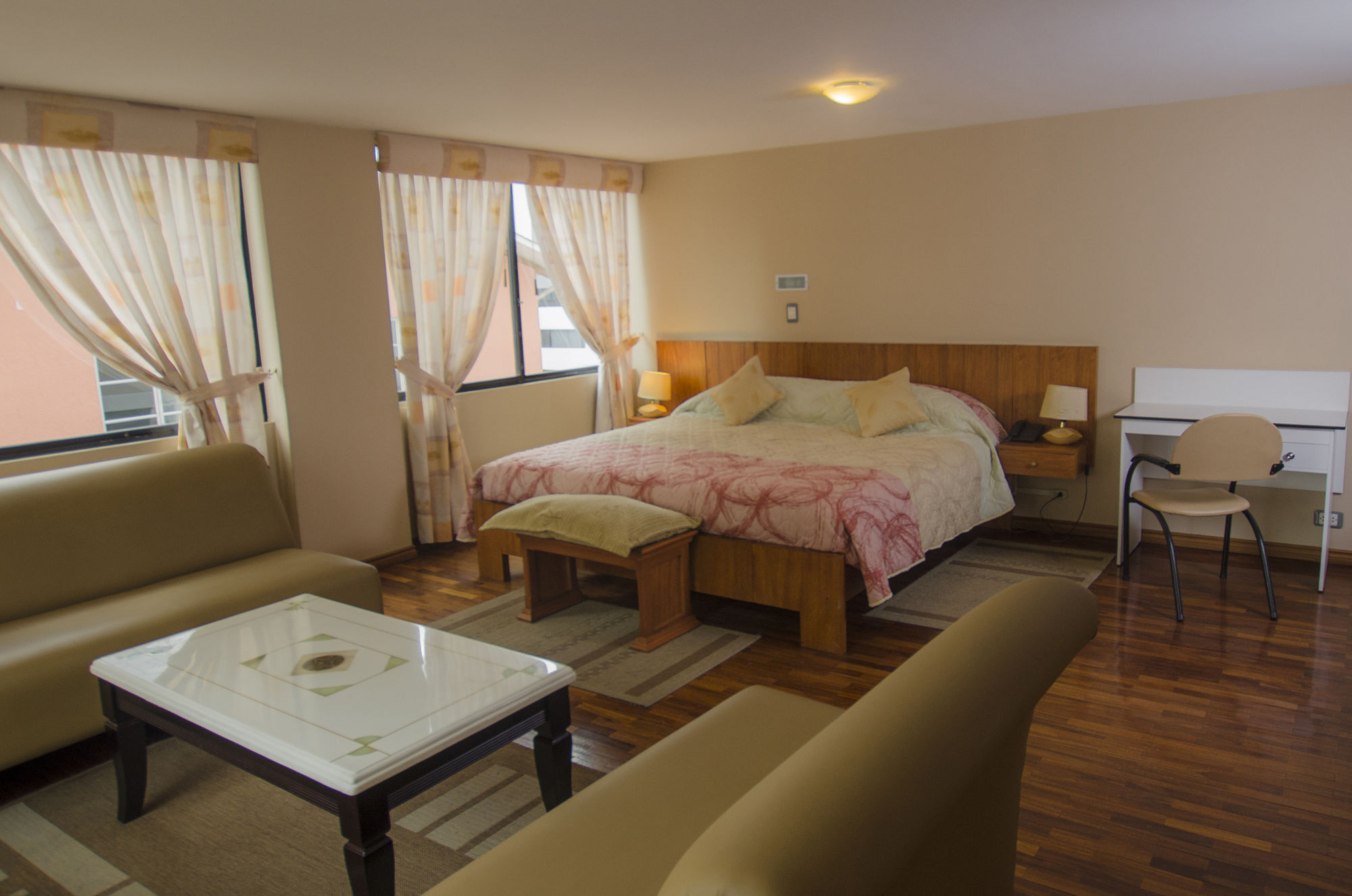 Hotel Carolina Montecarlo キト エクステリア 写真