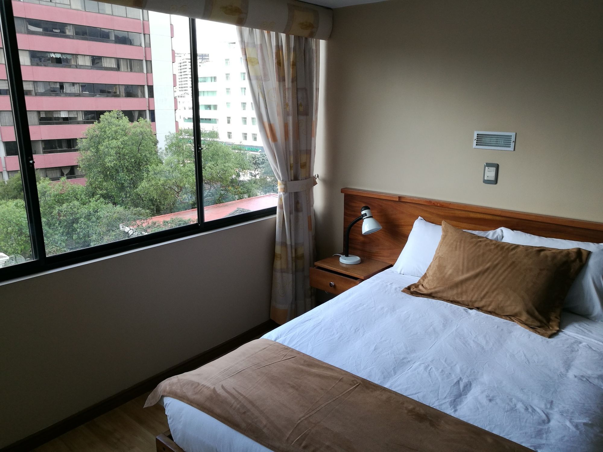 Hotel Carolina Montecarlo キト エクステリア 写真
